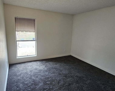15849 E Palomino Boulevard - Photo Thumbnail 10