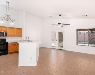 537 E Appaloosa Road - Photo Thumbnail 3