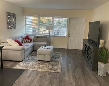 401 Golden Isles Drive - Photo Thumbnail 5