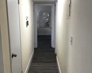 401 Golden Isles Drive - Photo Thumbnail 11