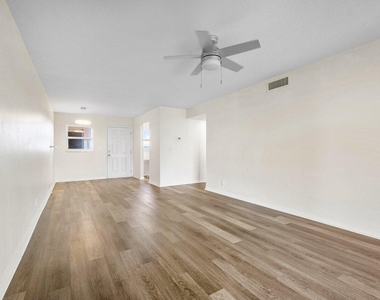 2615 Ne 1st Court - Photo Thumbnail 9