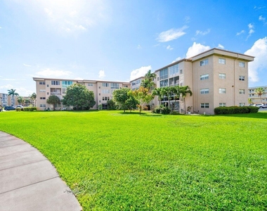 2615 Ne 1st Court - Photo Thumbnail 1