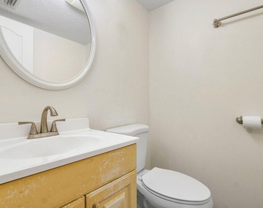 2615 Ne 1st Court - Photo Thumbnail 18
