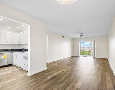 2615 Ne 1st Court - Photo Thumbnail 3