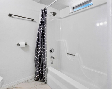 2615 Ne 1st Court - Photo Thumbnail 17