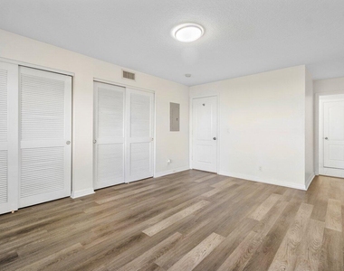 2615 Ne 1st Court - Photo Thumbnail 14
