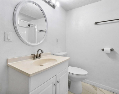 2615 Ne 1st Court - Photo Thumbnail 16