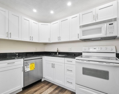 2615 Ne 1st Court - Photo Thumbnail 5