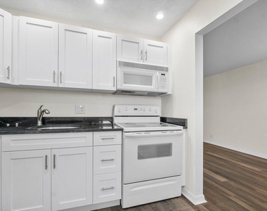 2615 Ne 1st Court - Photo Thumbnail 6