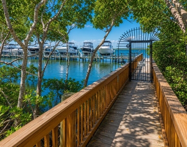 205 Shelley Lane - Photo Thumbnail 12