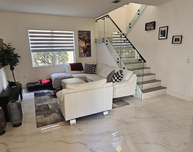 10435 Yarrow Drive - Photo Thumbnail 3
