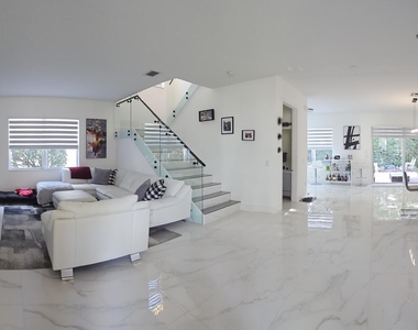 10435 Yarrow Drive - Photo Thumbnail 7