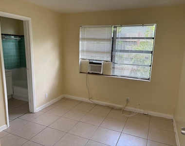 905 19th Street - Photo Thumbnail 2