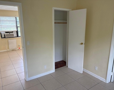 905 19th Street - Photo Thumbnail 4