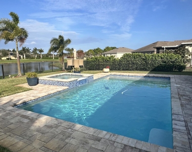 3280 Roxbury Place Sw - Photo Thumbnail 2