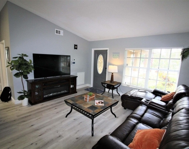 147 Nw 10th Avenue - Photo Thumbnail 8
