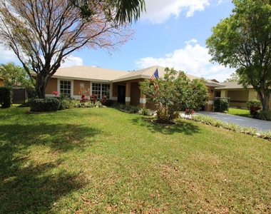 147 Nw 10th Avenue - Photo Thumbnail 2
