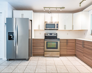 2501 Taylor Street - Photo Thumbnail 10