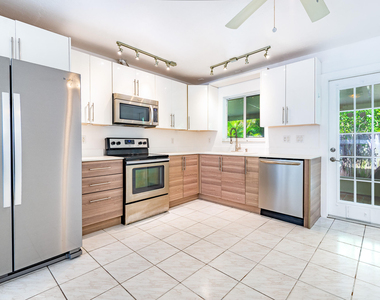 2501 Taylor Street - Photo Thumbnail 6