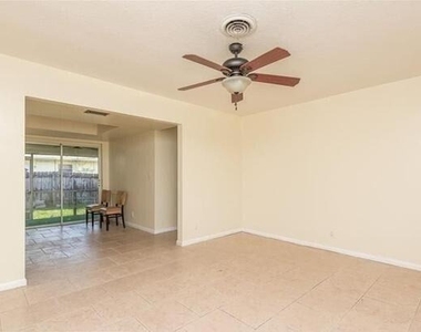 2061 Ne 25th Avenue - Photo Thumbnail 1