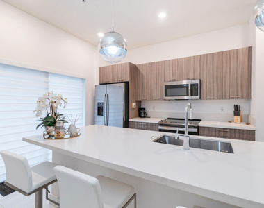 8045 Nw 104th Avenue - Photo Thumbnail 8