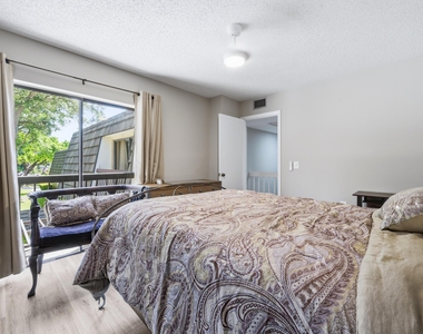 605 6th Terrace - Photo Thumbnail 12