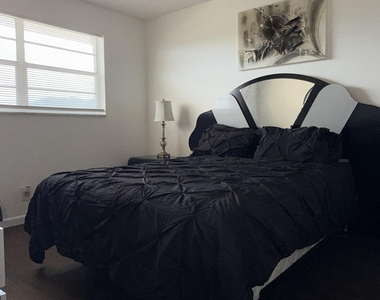 2601 Ne 3rd Court - Photo Thumbnail 14
