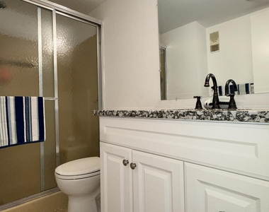 2601 Ne 3rd Court - Photo Thumbnail 18