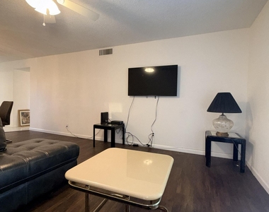 2601 Ne 3rd Court - Photo Thumbnail 8