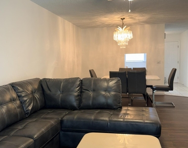 2601 Ne 3rd Court - Photo Thumbnail 7