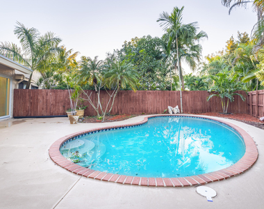 7860 Stanway Place W - Photo Thumbnail 30