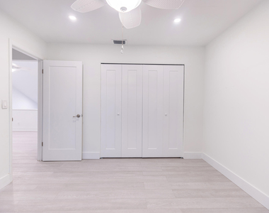 7860 Stanway Place W - Photo Thumbnail 22