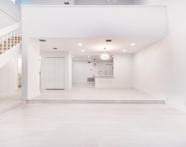 7860 Stanway Place W - Photo Thumbnail 13