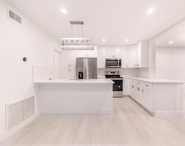 7860 Stanway Place W - Photo Thumbnail 6