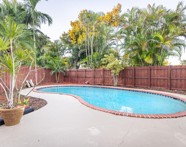 7860 Stanway Place W - Photo Thumbnail 28