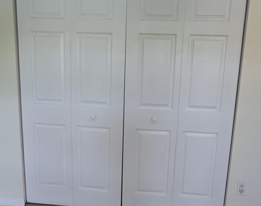 905 Southridge Road - Photo Thumbnail 9