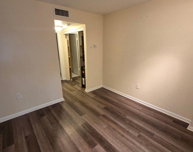 2302 Sunrise Boulevard - Photo Thumbnail 5