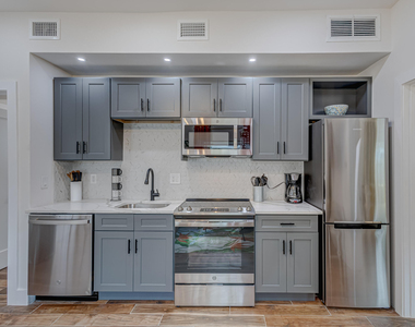721 Franklin Road - Photo Thumbnail 5