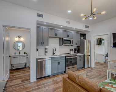 721 Franklin Road - Photo Thumbnail 7