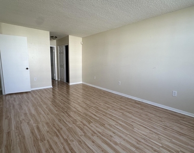 2851 Ne 183rd Street - Photo Thumbnail 4