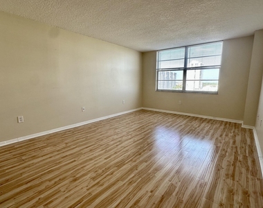 2851 Ne 183rd Street - Photo Thumbnail 3