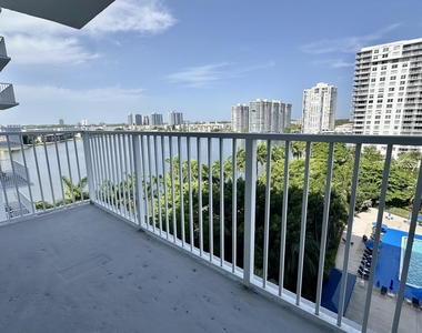 2851 Ne 183rd Street - Photo Thumbnail 2