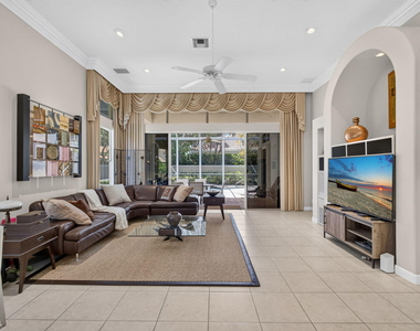 1048 Diamond Head Way - Photo Thumbnail 13