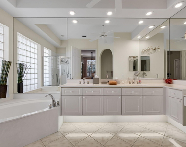 1048 Diamond Head Way - Photo Thumbnail 17