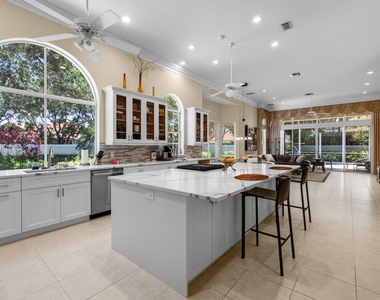 1048 Diamond Head Way - Photo Thumbnail 8