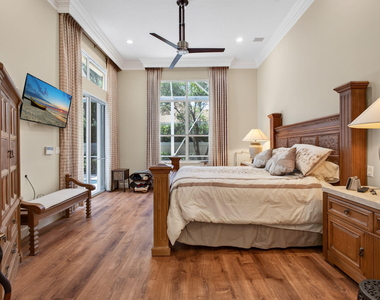 1048 Diamond Head Way - Photo Thumbnail 15