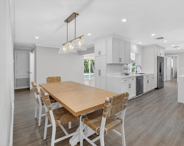135 Se 28th Court - Photo Thumbnail 14