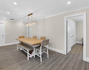 135 Se 28th Court - Photo Thumbnail 17