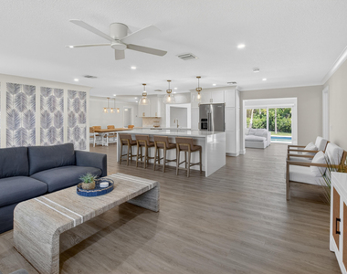 135 Se 28th Court - Photo Thumbnail 1
