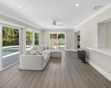 135 Se 28th Court - Photo Thumbnail 23